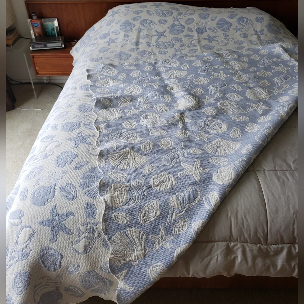 Seashell Quilted Coverlet Full/Queen Blue & White ~ Reverse side is White & Blue